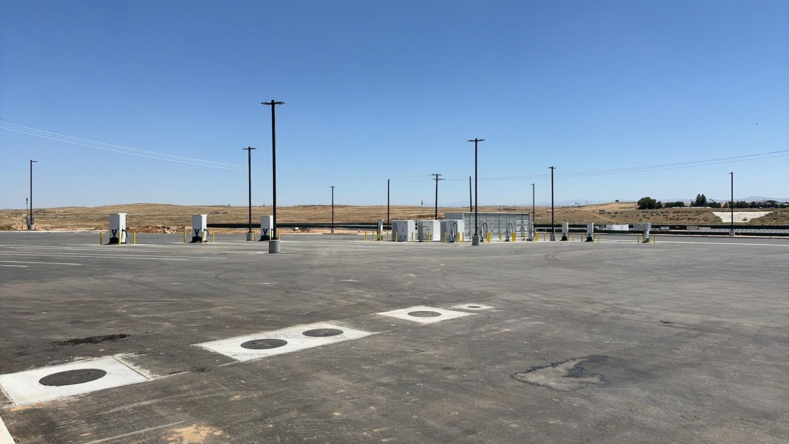 9.14M Square Street Light Pole - Image 4